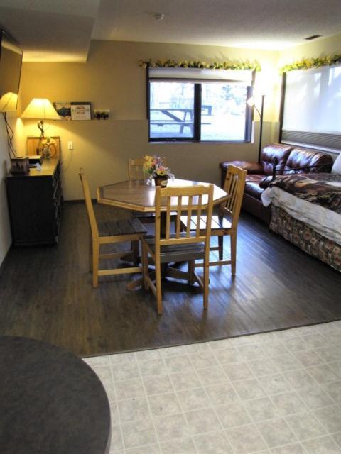 Bear Country Inn And Suites Mountain View Екстер'єр фото